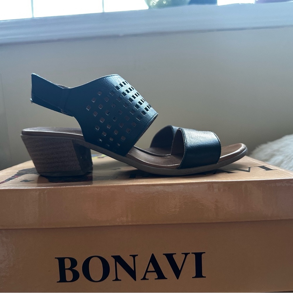 Looking to sell! Black BONAVI sandals size 38 (US size 7.5)